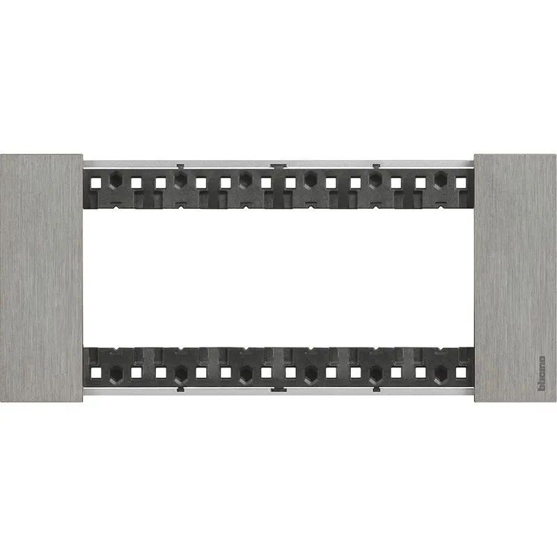 Placca Living Now 6 moduli - acciaio spazzolato - materiale