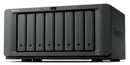 SYNOLOGY NAS TOWER 8X SATA, 2X NVME, RYZEN V1500B, 8GB ECC, PCIE, MAX 40 CAM, 2 LICENZE,